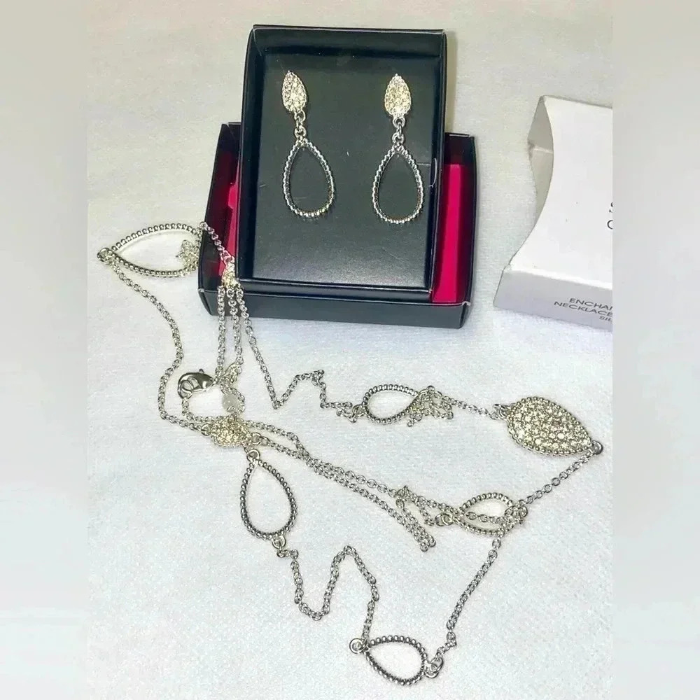 🌸Jewelry  set of necklace and earrings 🌸